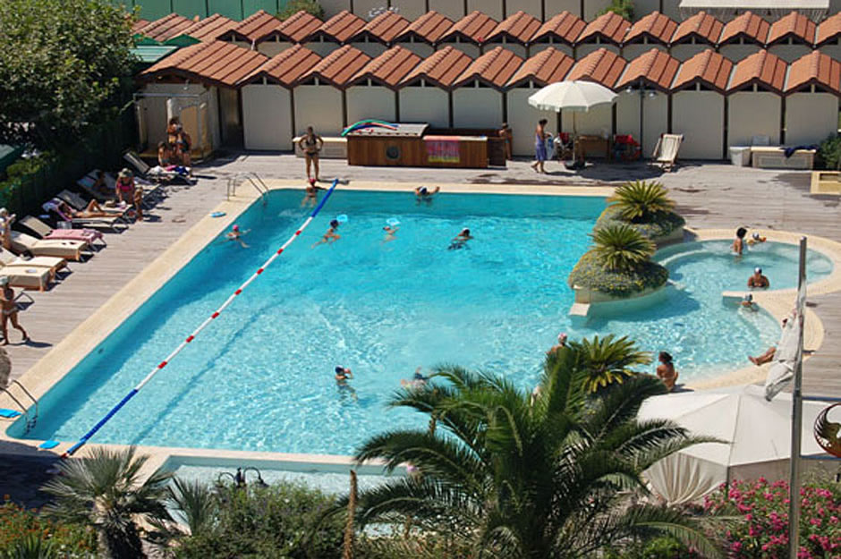 Estate a Forte dei Marmi dove il Bagno La Fenice è un punto di riferimento