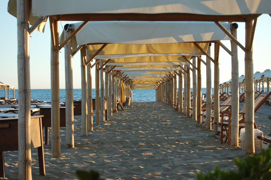 Tende dello stabilimento balneare Bagno La Fenice