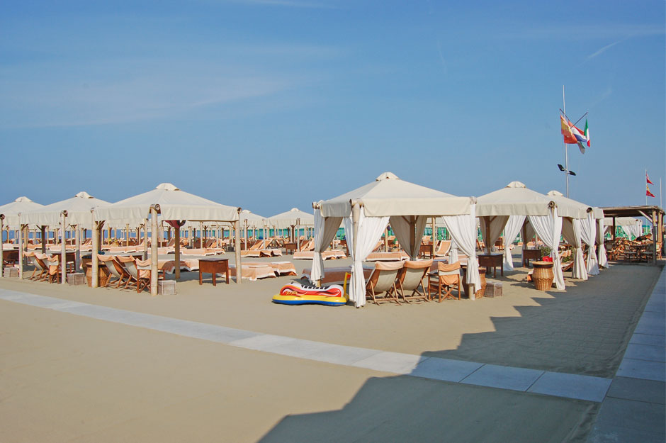 Tende dello stabilimento balneare Bagno La Fenice