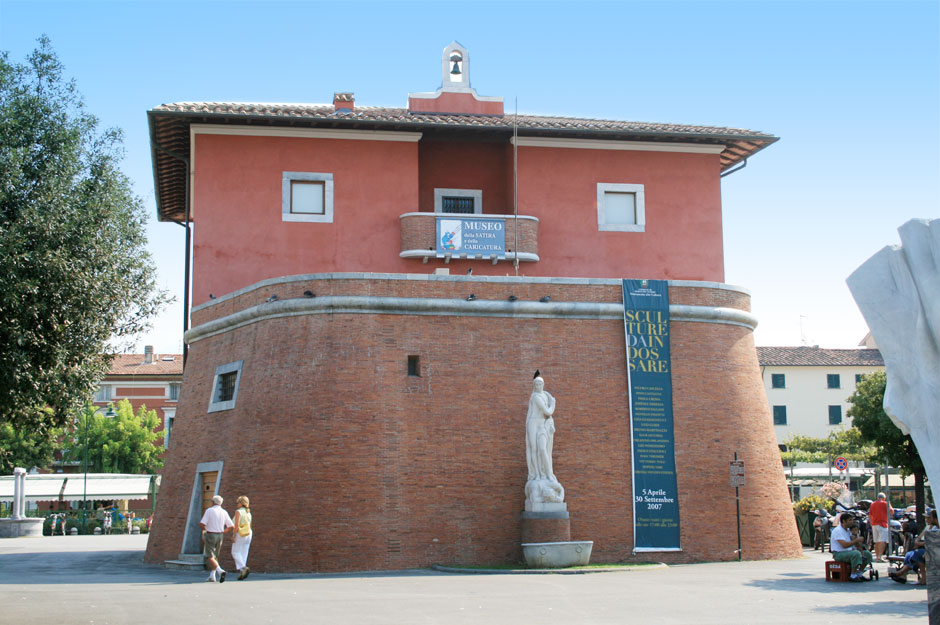 Bagno La Fenice tra Versilia e Alpi Apuane
